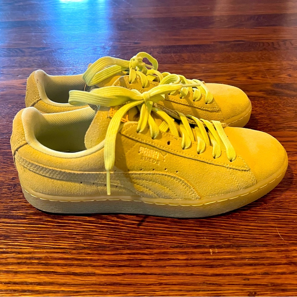Puma Suede Classic Sneakers, Mono Iced lime green, size 8.5